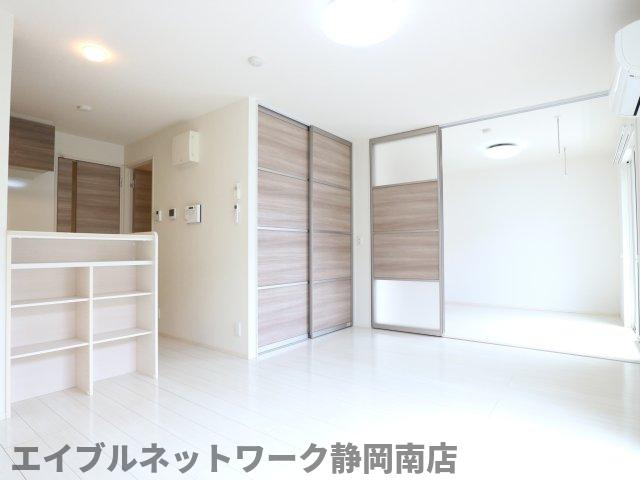 その他設備　おしゃれな居間です