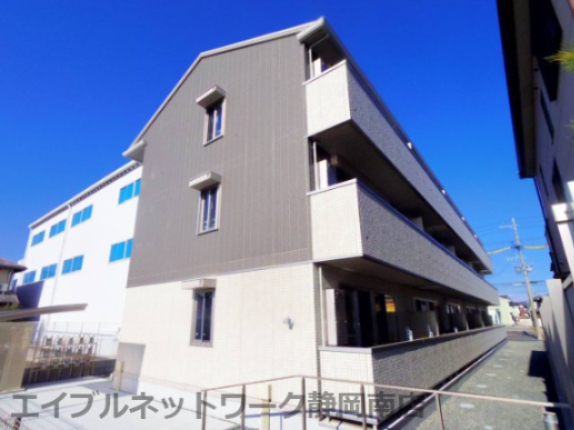 建物外観　落ち着いた雰囲気の外観です