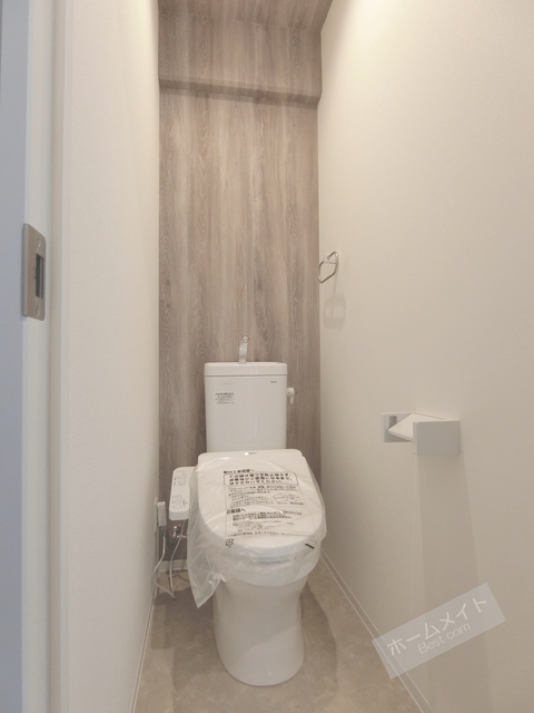 トイレ　温水洗浄便座付き♪