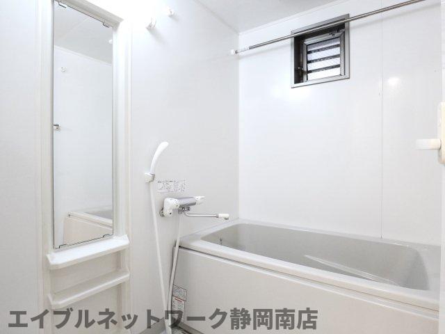 バス・シャワールーム　ゆったり過ごせるお風呂です
