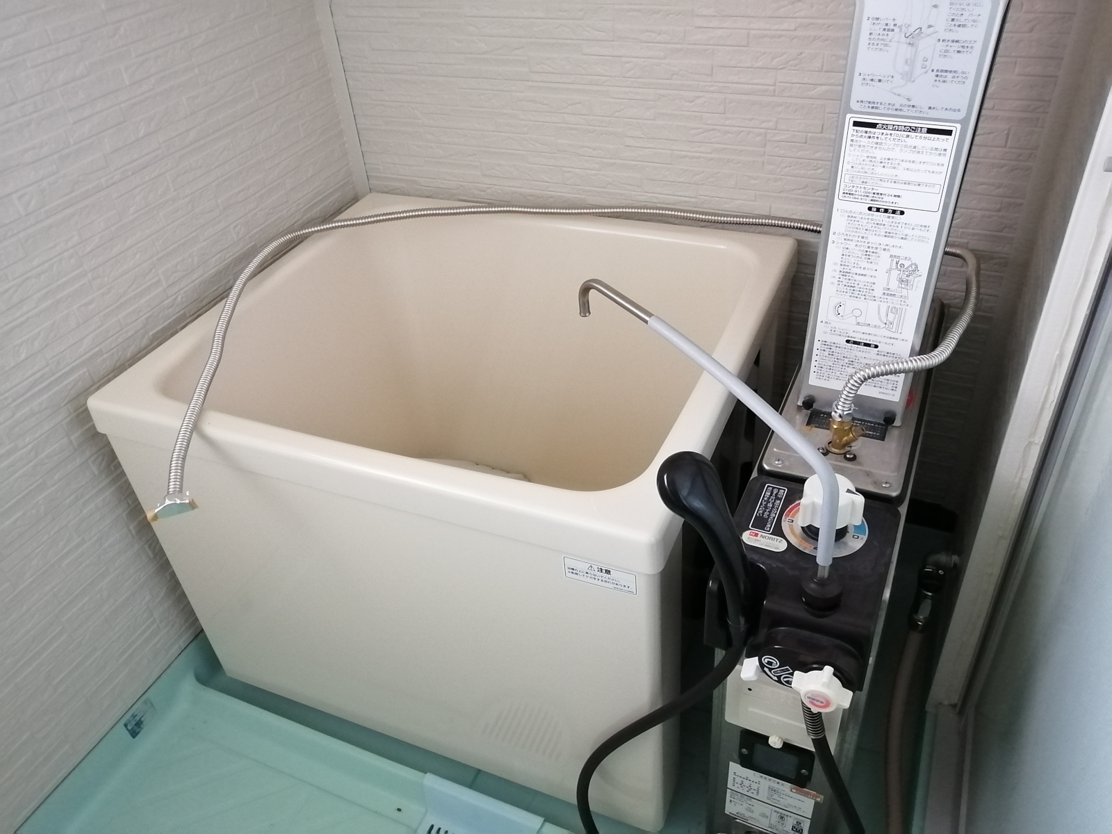 バス・シャワールーム　バストイレ別です。