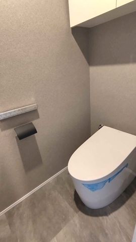 トイレ　明るい玄関です