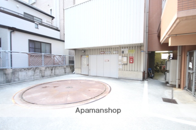 駐車場　ロビー