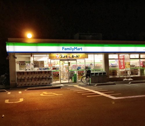 コンビニ　ファミリーマート 本田みなと通店（コンビニ）まで205m