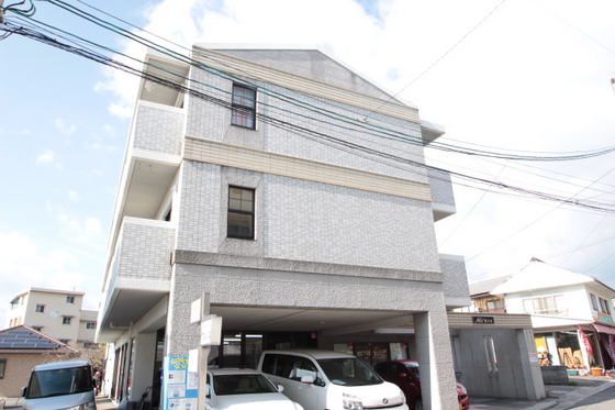 広島市西区井口鈴が台のマンションの建物外観
