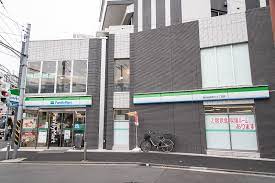 コンビニ　ファミリーマート横浜西神奈川三丁目店（コンビニ）まで261m