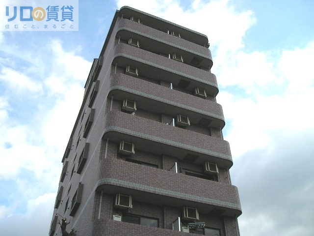 大阪市生野区小路のマンションの建物外観
