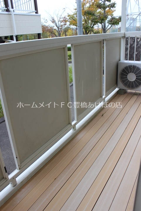 バルコニー　同型別部屋写真（反転）