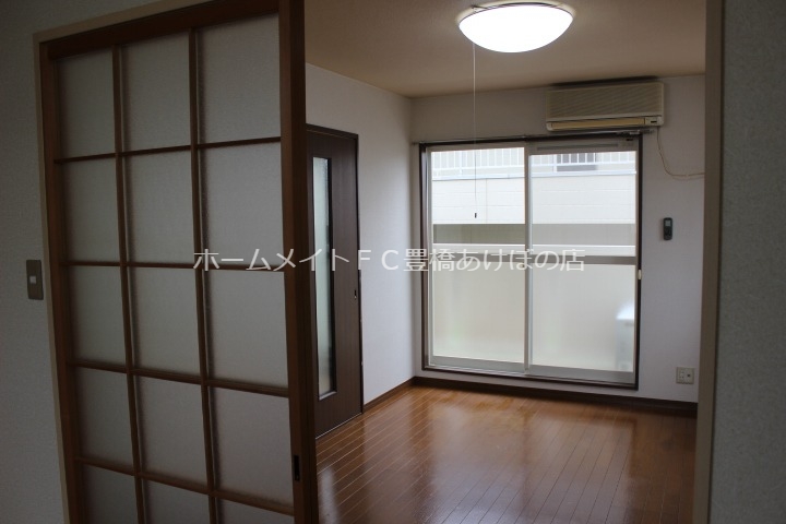 居室・リビング　同型別部屋写真（反転）