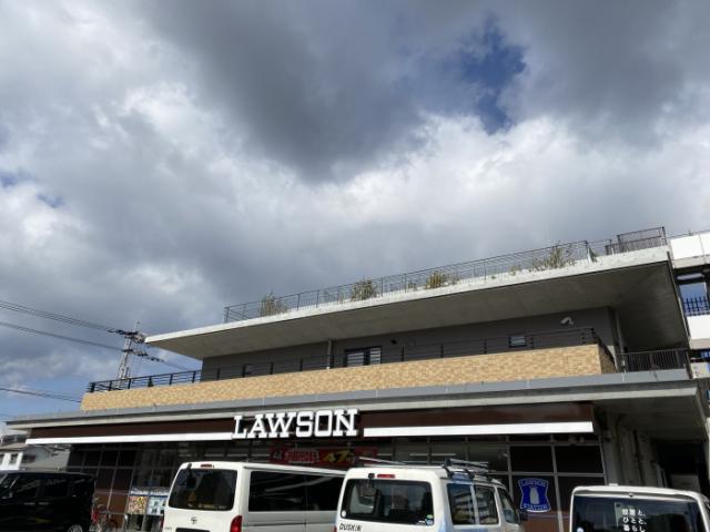 コンビニ　ローソン高松楠上町2丁目店（コンビニ）まで339m