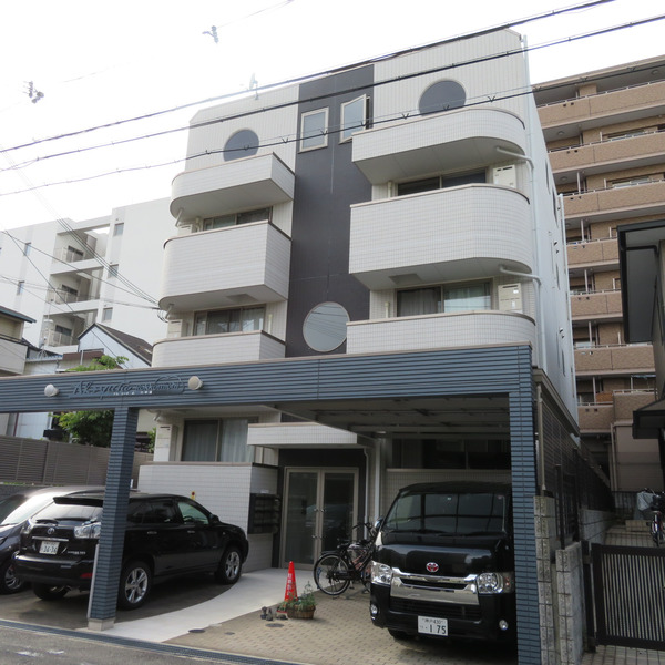 神戸市灘区烏帽子町のマンションの建物外観