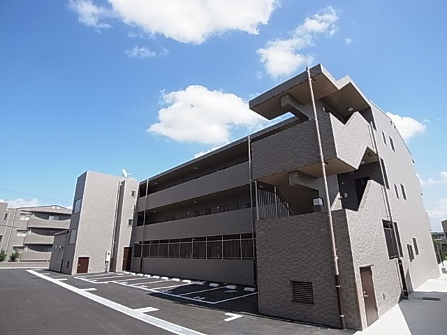 奈良市松陽台のマンションの建物外観