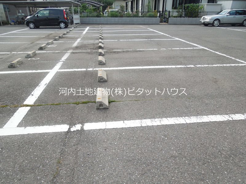 【駒場コーポの駐車場】