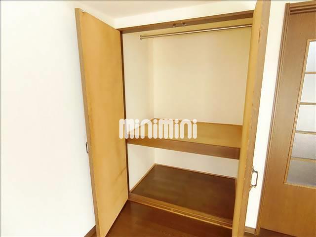 収納　上下に分けて収納可能です。