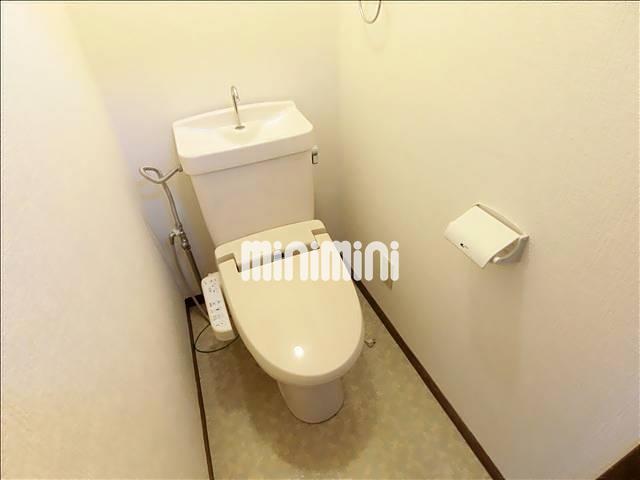 トイレ　温水洗浄便座付きのトイレです。