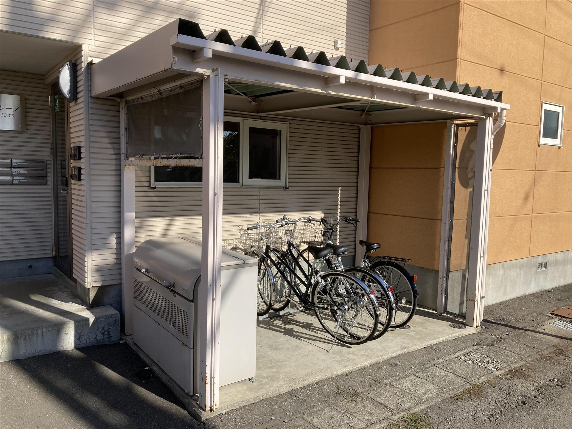 【セレーノ旭町の駐車場】