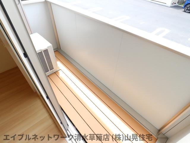 バルコニー　暖かな日差しのふりそそぐバルコニー