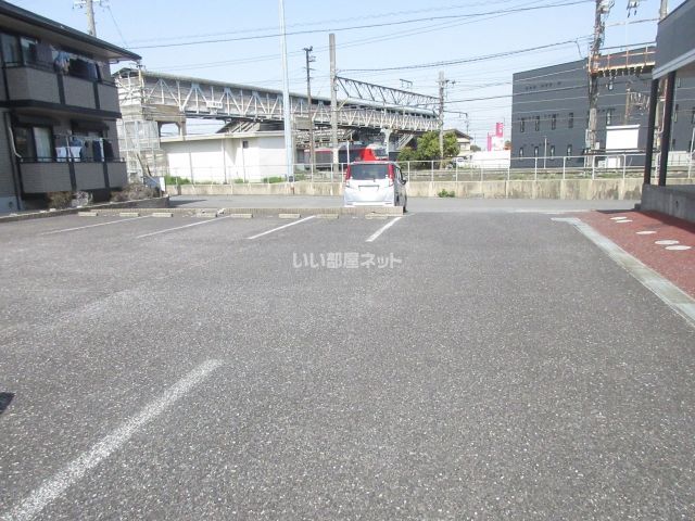 【ピアチェーレ　Cの駐車場】