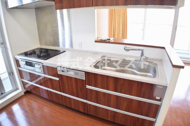 キッチン　同マンション内別居室写真となります。