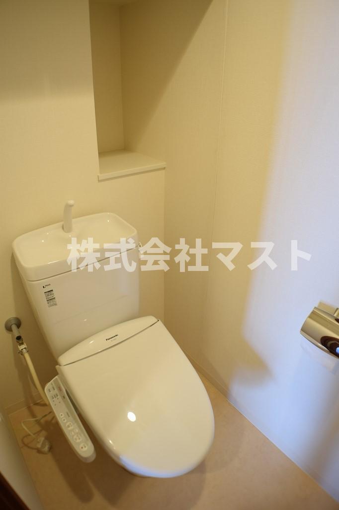 トイレ　同マンション内別居室写真となります。