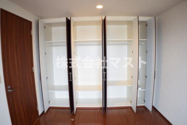 収納　同マンション内別居室写真となります。