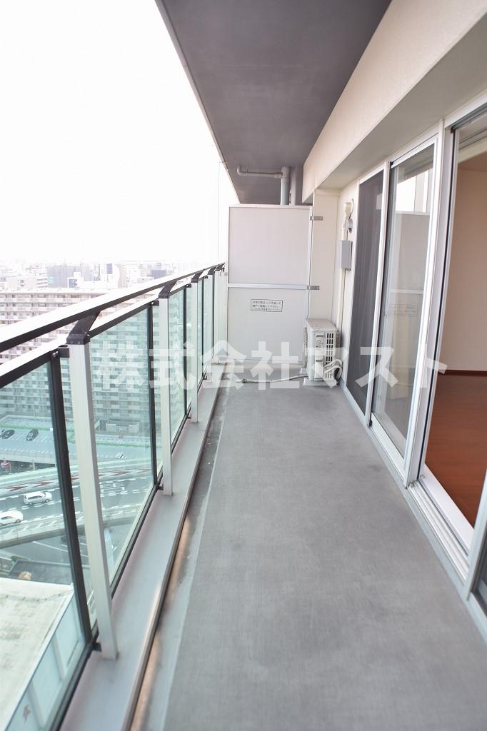 バルコニー　同マンション内別居室写真となります。