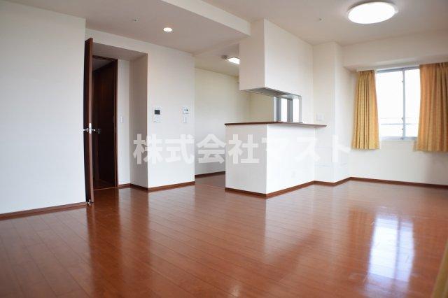 居室・リビング　同マンション内別居室写真となります。