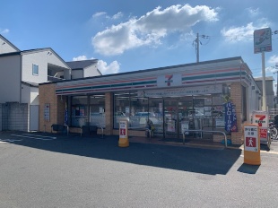 コンビニ　セブンイレブン（コンビニ）まで383m