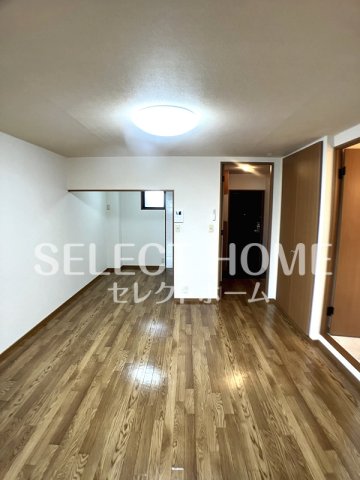 居室・リビング　こちらの居間で趣味の時間をお楽しみください