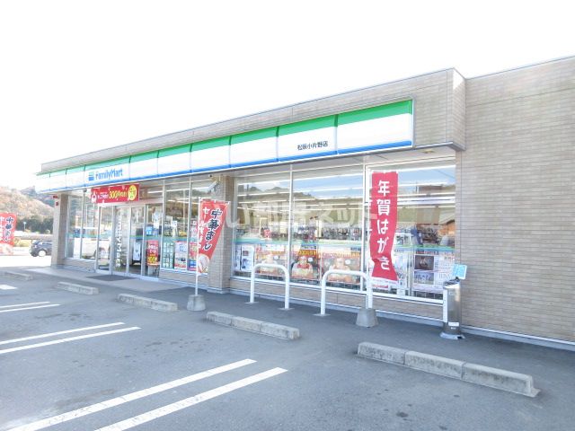 【松阪市小片野町のアパートのコンビニ】