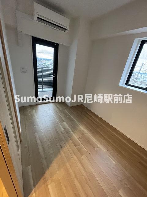 その他部屋・スペース　開放的な寝室です