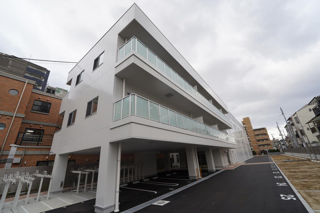 【神戸市東灘区住吉宮町のマンションの建物外観】