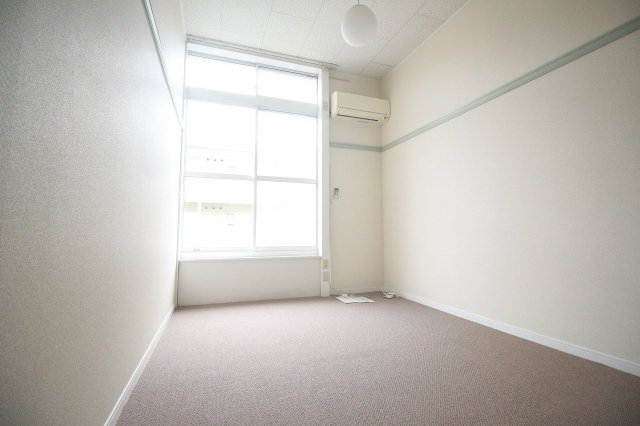 居室・リビング　同物件別号室