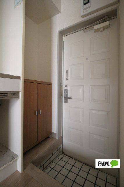 玄関　Ａ１０３号になります