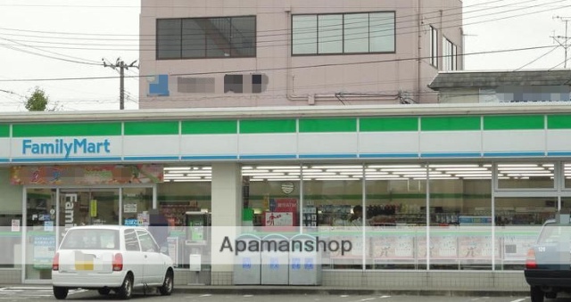 コンビニ　ファミリーマート（コンビニ）まで141m