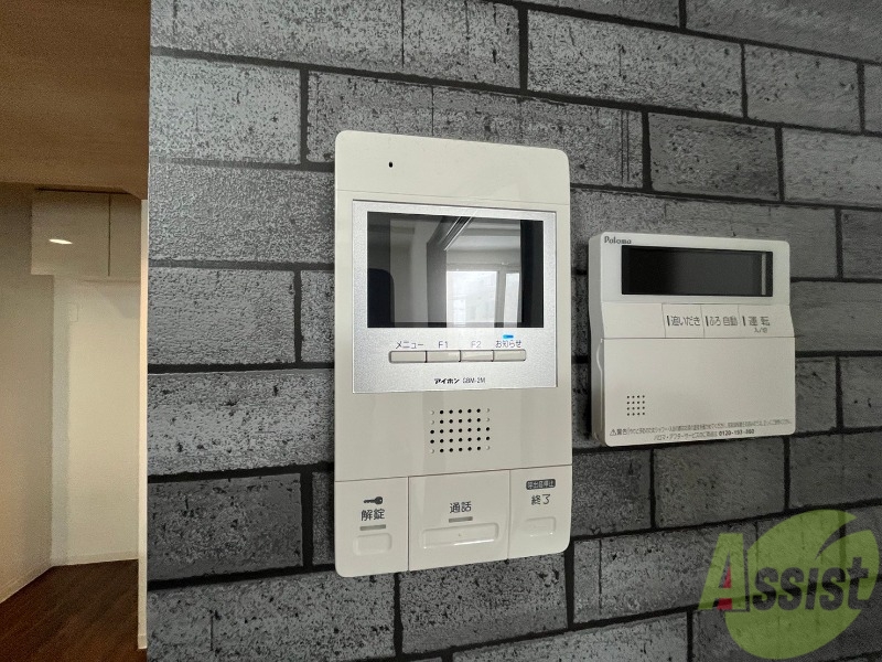 セキュリティ　モニタ付インターホンです。セキュリティ面も安心ですね！