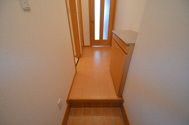 玄関　収納付玄関