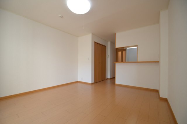 居室・リビング　１２．３帖の洋室