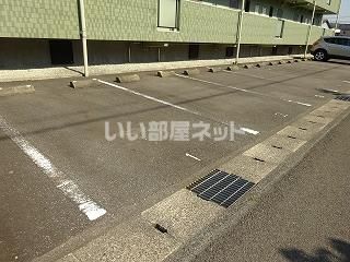 【ルミエール豊岡IIの駐車場】