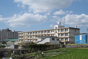 【明石土山駅前スカイハイツＣの小学校】