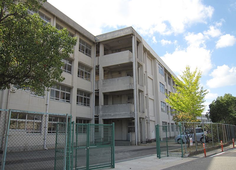 【明石土山駅前スカイハイツＣの中学校】