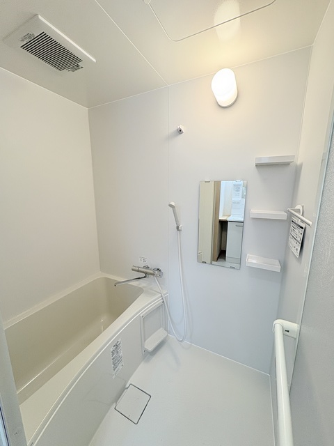 バス・シャワールーム　新規リフォーム済み！バス・トイレ別になりました！