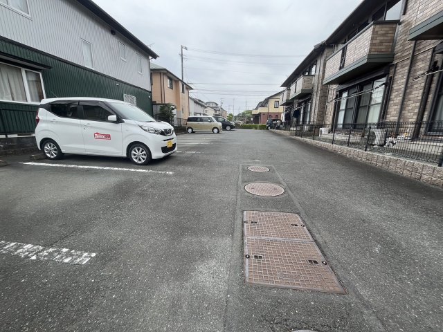 【リビングタウン家代の里　Ｃの駐車場】