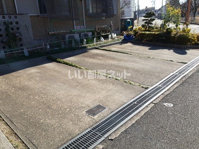 【枚方市長尾家具町のマンションの駐車場】