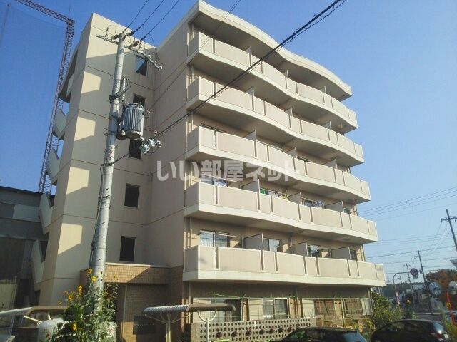 枚方市長尾家具町のマンションの建物外観