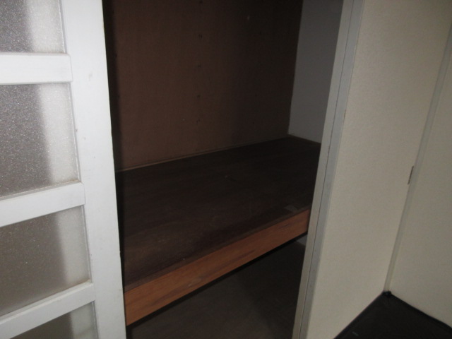 収納　居室に収納2箇所あって便利です。