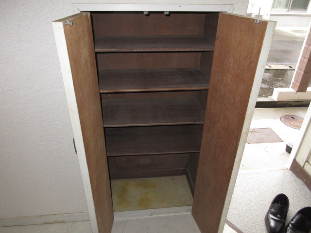 玄関　シューズボックスあり。