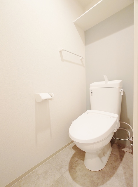 阪急京都線 十三駅 徒歩5分 9階建 築4年のトイレ写真