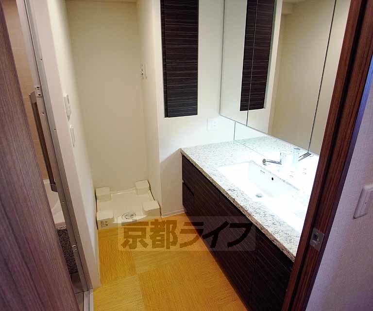 その他設備　バスルーム横の便利な洗濯機置き場