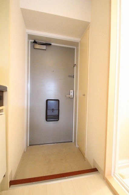 玄関　同物件別室です。